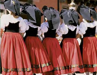 le costume de l'alsacienne, protestant, région du Kochersberg, Pays de Hanau