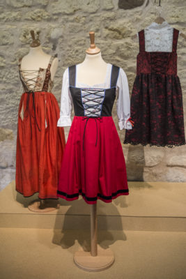 Une robe traditionnelle catholique et L'ElsassRock-Inspiration Alsace-PATRICK LAMBIN-2022
