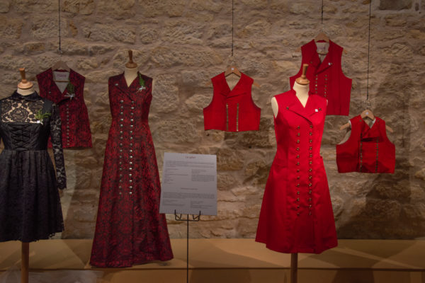Des robes inspirée du gilet alsacien par Alexandra Thebault pour Geht's In CP Célia Noëlle LERCH