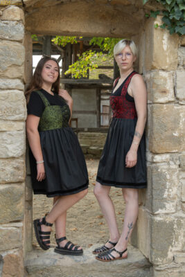 Elsassrock Rockbach, corselet damassé et jupe noire ou colorée. Geht's in Strasbourg