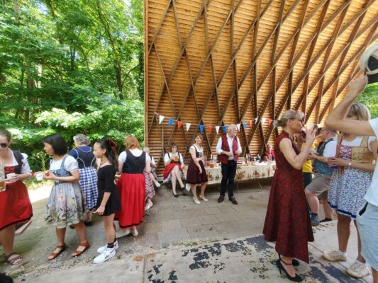 Apéritif à la Tanière de l'Ecomusée pendant le Printemps Geht's In 2024