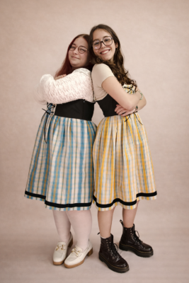 robe alsacienne moderne en kelsch jaune et turquoise