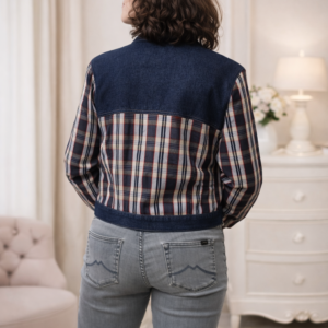 blouson en kelsch bleu et rouge avec jean bleu foncé