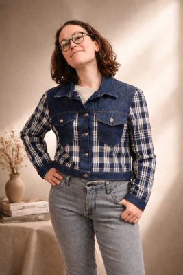 blouson court en kelsch bleu et en jean bleu foncé