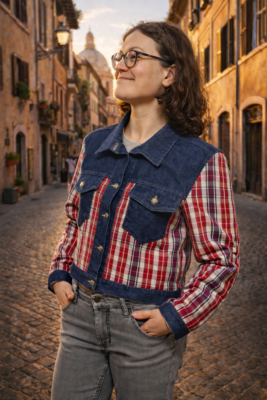 Blouson court en kelsch rouge et bleu avec du jean bleu foncé marque gehts in 100% locale et durable