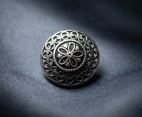 bouton argent pour blouson en kelsch