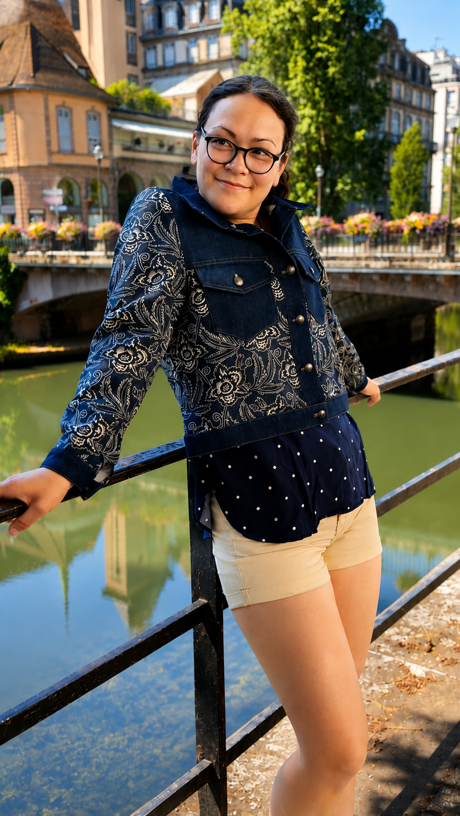 Blouson court en bettelkelsch et jean fabriqué en Alsace.