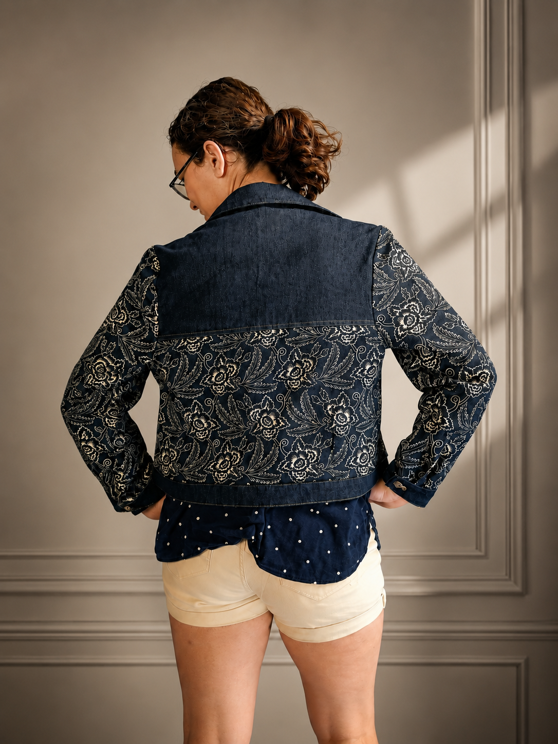 Blouson court pour femme fabriqué en France. Jean et Bettelkelsch.